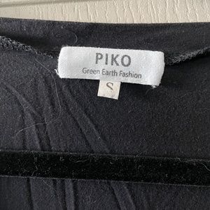 Piko short sleeve V neck